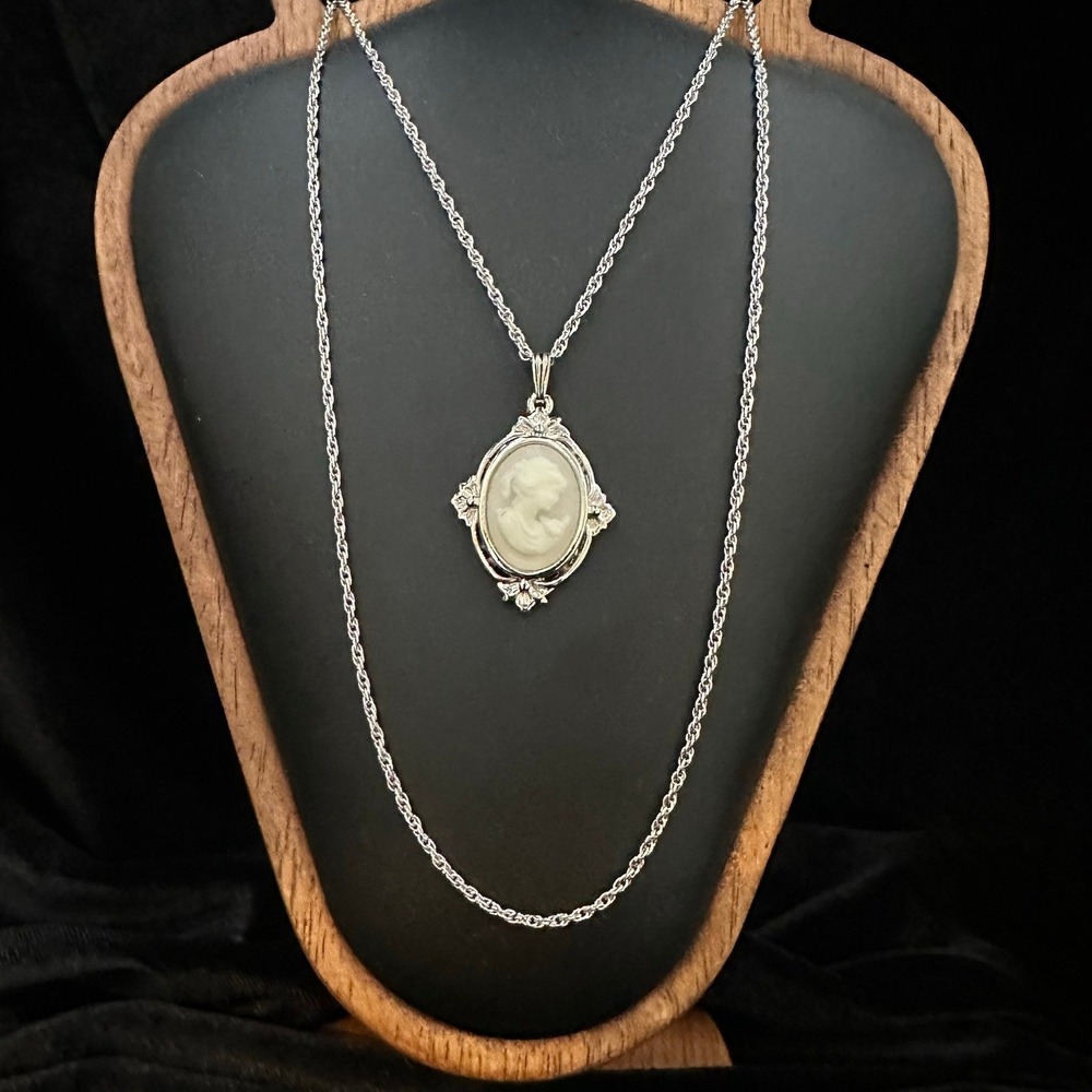 Cameo Necklace Whiting & Davis 1970s Pendant Ornate Silver Tone Frame